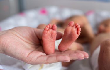 a - Perhatikan Selang Waktu Antara Kelahiran Pertama dan Kedua pada Kelahiran Prematur
